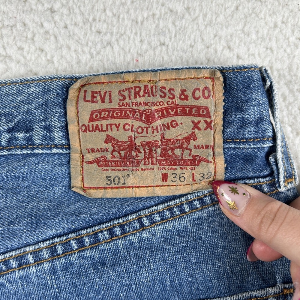 Vintage Levis 501 Jeans Mens 34x32 Denim Regular Straight Button Fly Batwing Tag - Picture 4 of 14